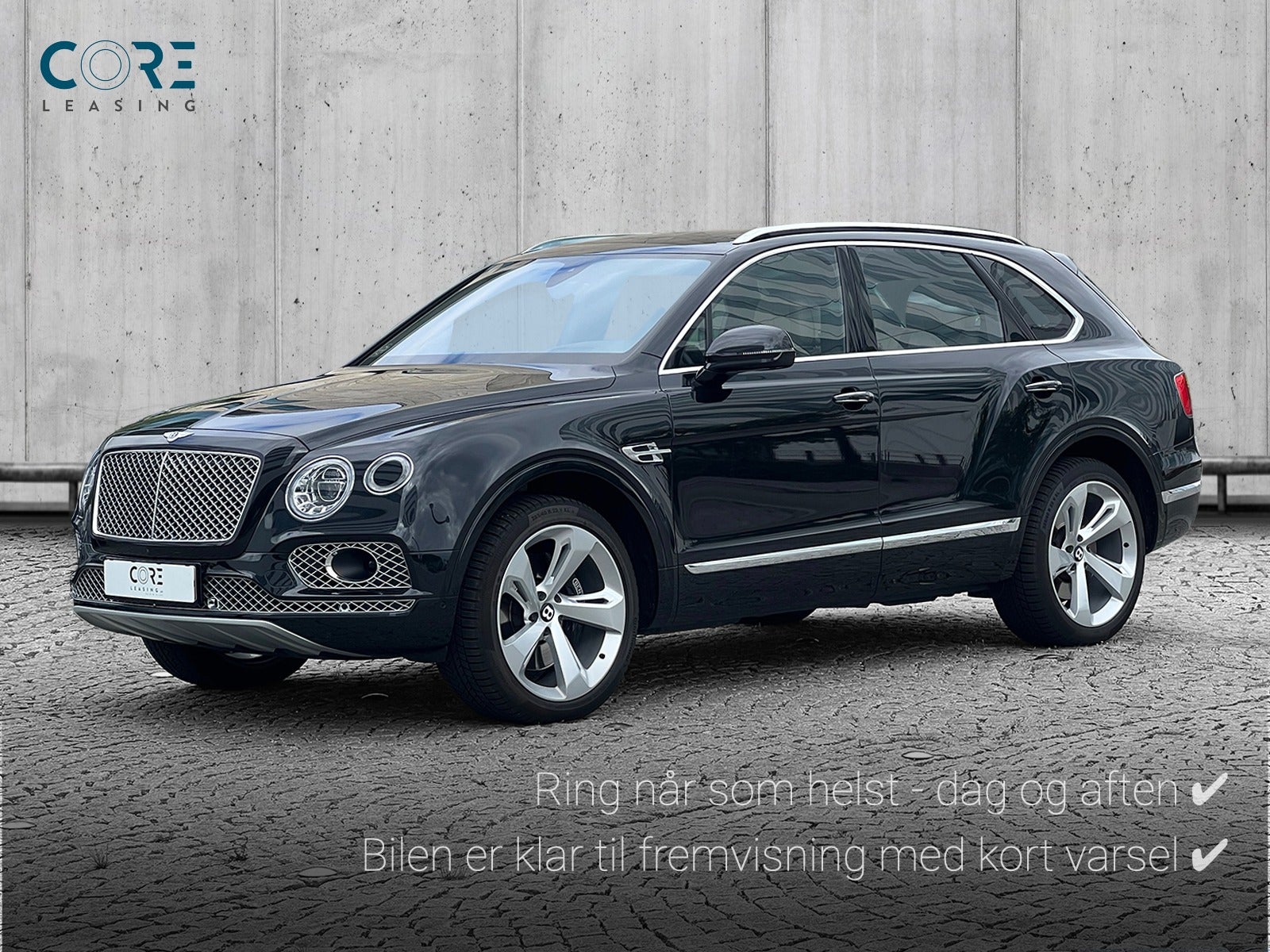 Sortmetal Bentley Bentayga W12 aut. fra 2017 parkeret foran en betonmur. CORE Leasing A/S er eksperter i Bentley leasing.