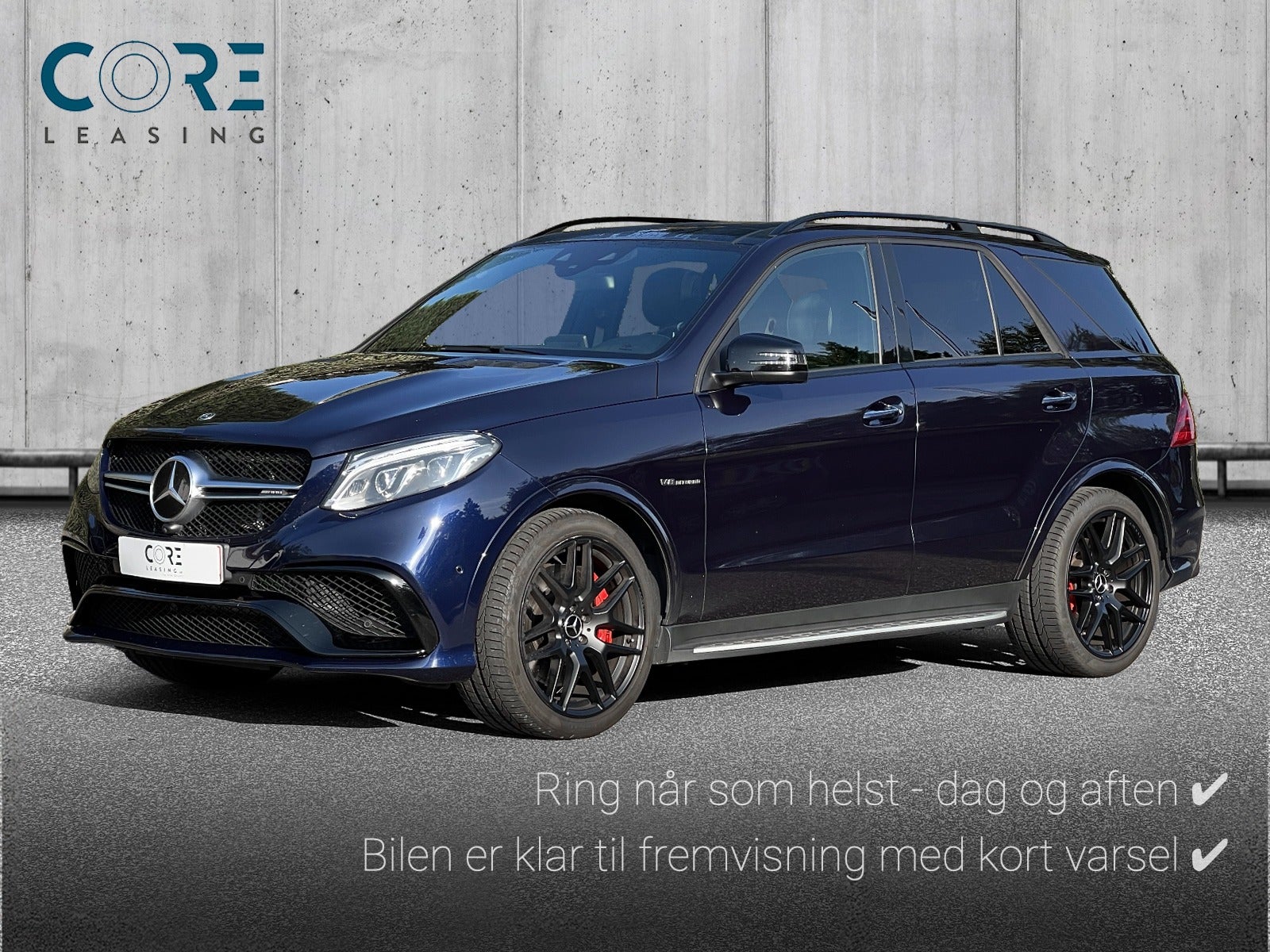 Mørkblåmetal Mercedes GLE63 AMG S aut. 4Matic fra 2018 parkeret foran en betonmur. CORE Leasing A/S er eksperter i Mercedes leasing.