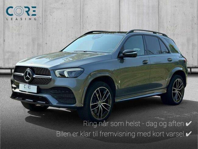 Gråmetal Mercedes GLE350 de AMG Line aut. 4Matic fra 2021 parkeret foran en betonmur. CORE Leasing A/S er eksperter i Mercedes leasing.