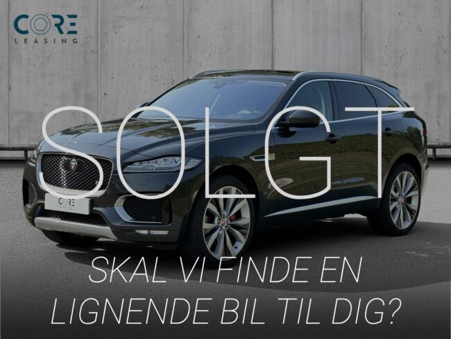 Gråmetal Jaguar F-Pace D300 S aut. AWD fra 2017 parkeret foran en betonmur. CORE Leasing A/S er eksperter i Jaguar leasing.