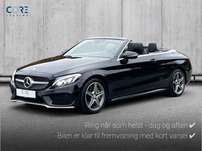 Sortmetal Mercedes C300 AMG Line Cabriolet aut. fra 2016 parkeret foran en betonmur. CORE Leasing A/S er eksperter i Mercedes leasing.